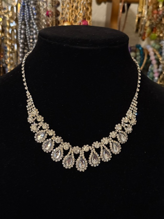 Gorgeous Rhinestone Princess Necklace - Picture 4 of 6